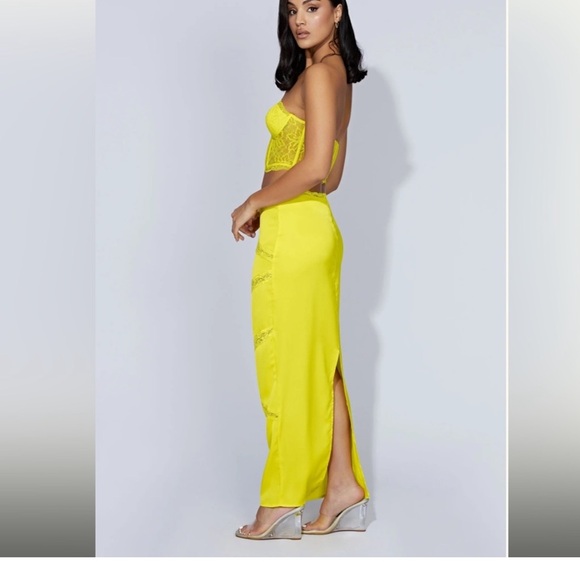 Elegant Black Lace Bustier and matching skirt 2 piece set - Picture 3 of 10